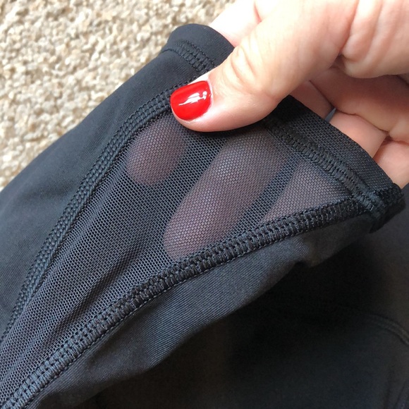 Lululemon Wunder Under Crop Leggings, Size 6 - Black with Mesh Detailing - Picture 4 of 8